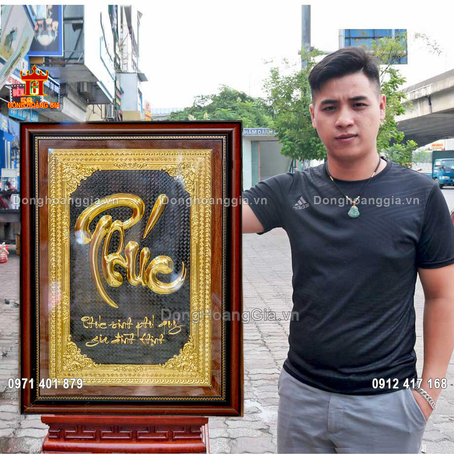 Tranh chữ Phúc thư pháp mạ vàng 24K là dòng sản phẩm tranh đồng cao cấp tại Hoàng Gia